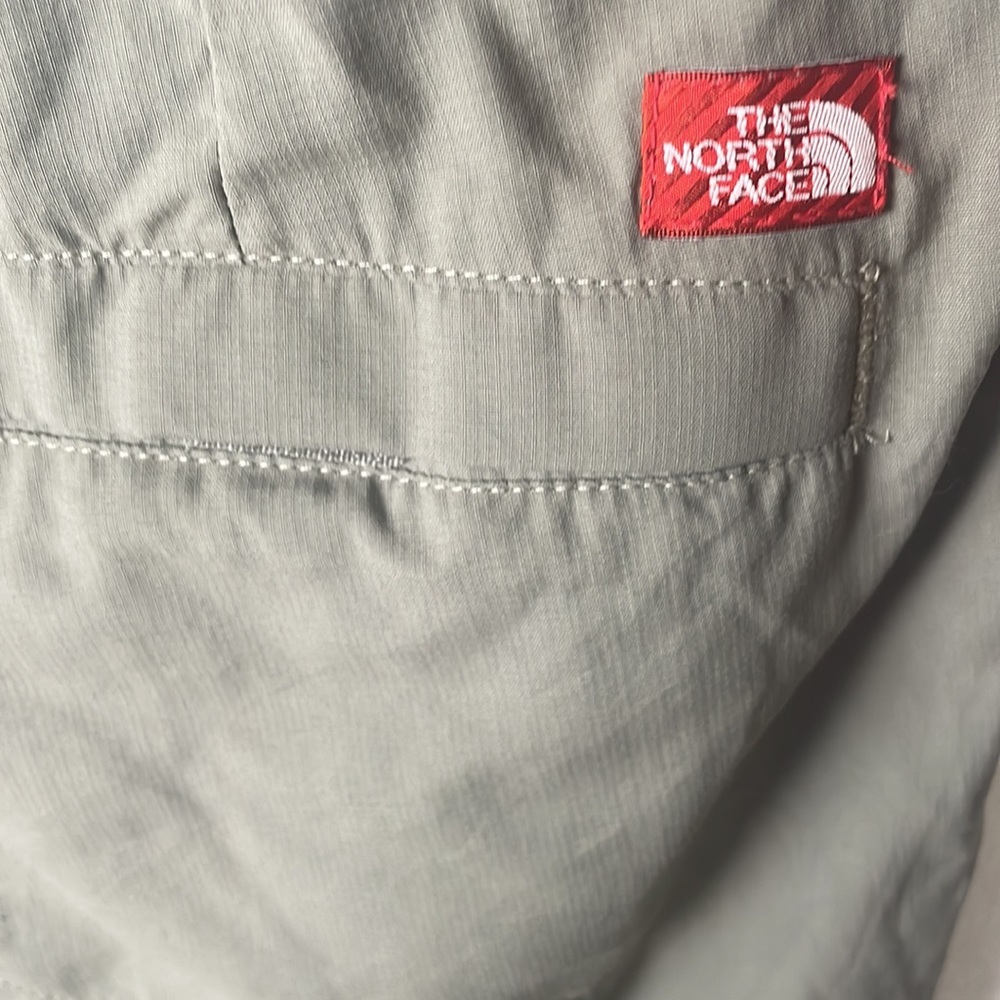 The north face bermuda shorts size 6 - Picture 9 of 9